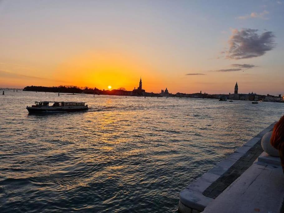 Luxury Apartment In Venesia Bagian luar foto